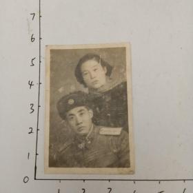 军人夫妻照