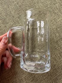 耐热带把手玻璃杯扎啤杯啤酒杯家用喝水杯，玻璃特别厚实。400ml，一个3元，一共4个。