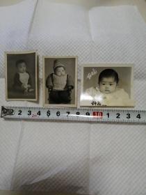 三张幼儿照片