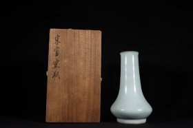 旧藏南宋 官窑青釉直颈瓶
