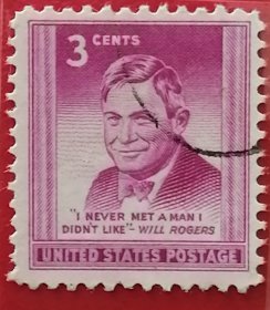 美国邮票 1948年 幽默大师 作家 威尔 罗杰斯 1全信销 （1879-1935年），美国幽默作家。威尔·罗杰斯在20世纪20到30年代由于其朴素的哲学思想和揭露政治的黑暗而广受美国人民爱戴。他也是有名的电影演员，联合报纸专栏作家和电台评论员。