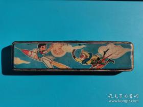 七十年代，孙悟空图案铁皮铅笔盒