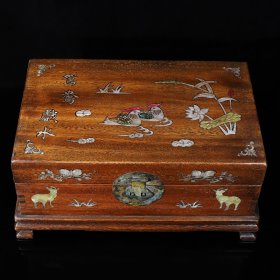 花梨木镶贝壳多宝盒，长35厘米宽23厘米高16厘米，重2070克