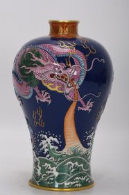清乾隆珐琅彩祭蓝雕刻鱼化龙美瓶
