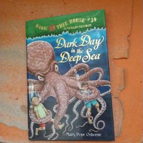 Dark Day in the Deep Sea (Magic Tree House, No. 39)神奇树屋系列