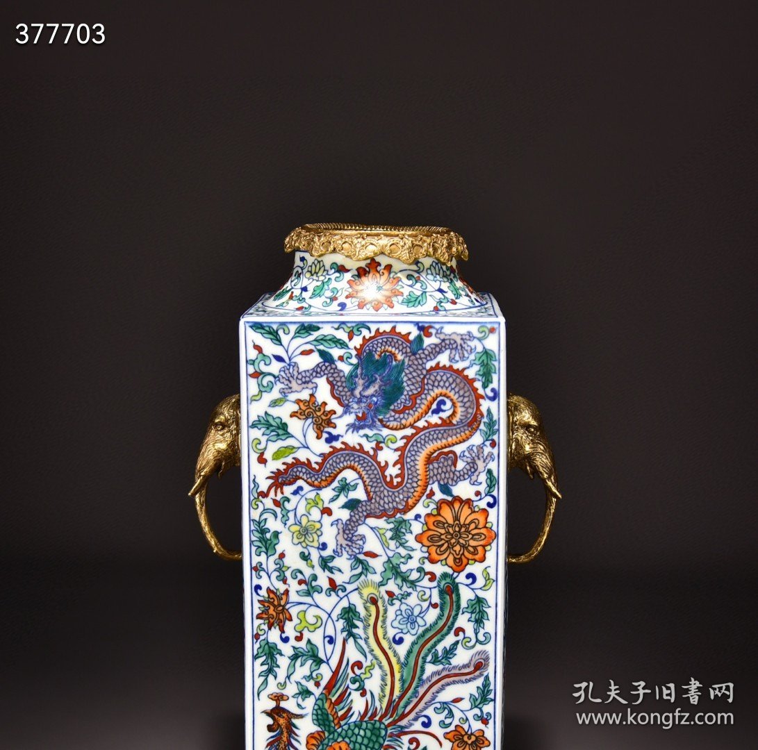 旧藏回流大清乾隆斗彩镶铜鎏金龙凤纹琮式瓶！