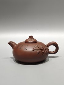 老珍藏，盖款［鸣遠］，刻绘老紫砂壶一把，保存完整，收藏的佳品。