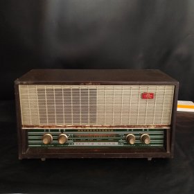 下乡偶的老收音机一台，电子管，全品包老正常响，值得收藏，—