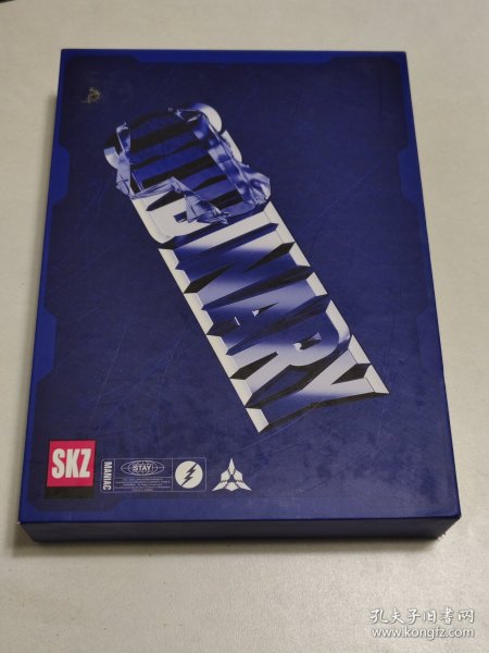 StrayKids专辑ODDINARY首发版梅尼耶 （CD光盘+贴纸+海报+卡片） 韩版原版 蓝色版 （光盘已试听，可以正常播放完整）