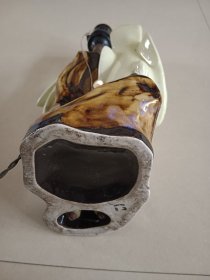 老瓷鸟台灯 瓷身完整正常使用 底座两个笔的插帽缺失一个 开关拉绳后配的 高30底座13×9