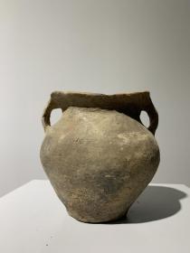 龙山文化期陶罐，距今已有4000年，生美原皮壳未清理，清理出来很漂亮，全品无修，空间陈设收藏一流。