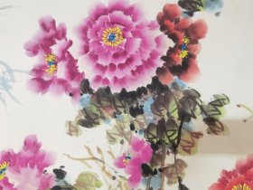 牡丹花《大富贵》，“花中之王”，它象征着典雅高贵和富贵吉祥。牡丹花的寓意包括国色天香、不畏强权、雍容华贵、繁荣昌盛等。 ——作者简介：吴瑞发 (1942-2009) ，福建惠安人。福建省美术家协会会员、福建惠安市美术家协会名誉主席、工艺美术师。 作品尺寸：四尺，136*68厘米，已托裱