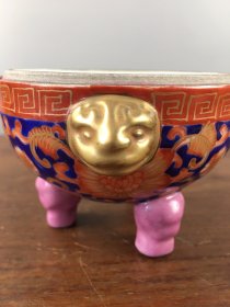 珐琅彩熏香炉一个,纯手工绘画,包浆自然,保存完整。细节如图