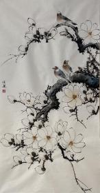 【終身保真字畫】王佳麗，四尺整張！3
1985年生，天津人，畢業(yè)于天津美術(shù)學(xué)院，師從龐黎明教授學(xué)習(xí)中國(guó)畫?，F(xiàn)任天津市政協(xié)書畫藝術(shù)研究會(huì)花鳥畫藝術(shù)研究院研究員，李可染畫院青年畫院畫家，劉奎齡繪畫藝術(shù)研究院理事，北京工筆重彩畫會(huì)會(huì)員，榮寶齋畫家。作品風(fēng)格以工筆花鳥及動(dòng)物畫見長(zhǎng)。