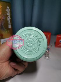 茅台酒瓶

茅台香溢五州酒瓶