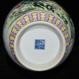 清乾隆粉彩安居乐业纹双耳蒜头瓶尺寸33*19厘米