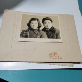 五十年代上海南京东路王开照相【长7厘米、宽5.4厘米】