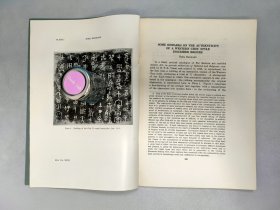 SOME REMARKS ON THE AUTHENTICITY OF A WESTERN CHOU STYLE INSCRIBED BRONZE，By Noel Barnard,《关于一尊西周铭文青铜器真伪的几点思考》巴纳著 大开本 26*18.7CM