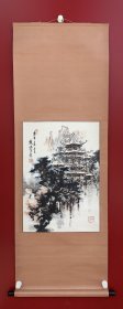 何镜涵(1923一2008)：已故著名画家、中国写意楼阁山水画派开创者。何镜涵1923年生于北京、满族，号君望，别名少民。何先生与徐燕荪、王雪涛、吴镜汀、蒋兆和等著名画家友谊深厚，非师即友。生前为北京画院专职画家，中国美协会员，齐白石艺术研究会顾问，北京画院八位终身画师之一