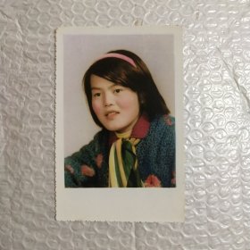 早期彩色女青年照片