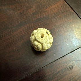 鸡骨白玉战国老珠子雷云纹