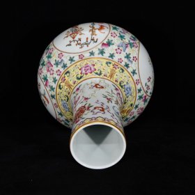 清乾隆粉彩吉祥如意纹瓶，30×22厘米