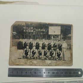 1955年承德工农干部文化学校宁城县合影留念。练好身体建设祖国保卫祖国