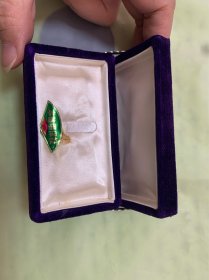 【海外回流  vintage中古】回流中古首饰盒   有年份  很实用  细节可见，仔细看好图片，尺寸如图，有瑕疵，有贴标，介意勿拍，谨慎下单！出售不退！偏远地区邮费联系客服另算！