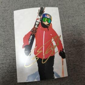 谷爱凌，自由式滑雪运动员亲笔签名。
