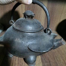 带铭文铁乌龟壶