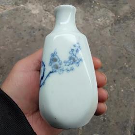 老瓷青花瓷，画梅花方瓶，细腻润泽收藏瓷