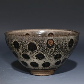 宋建窑曜变盏，高7.3cm直径12.8cm，