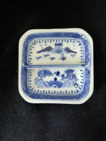 景德镇 双格青花山水小方碟 釉水肥厚 小而精致 做文房用品笔舔也可以【长8.5厘米，宽8.5厘米】.