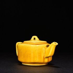 明弘治娇黄釉刻凤纹方壶 高8.5厘米 宽15厘米