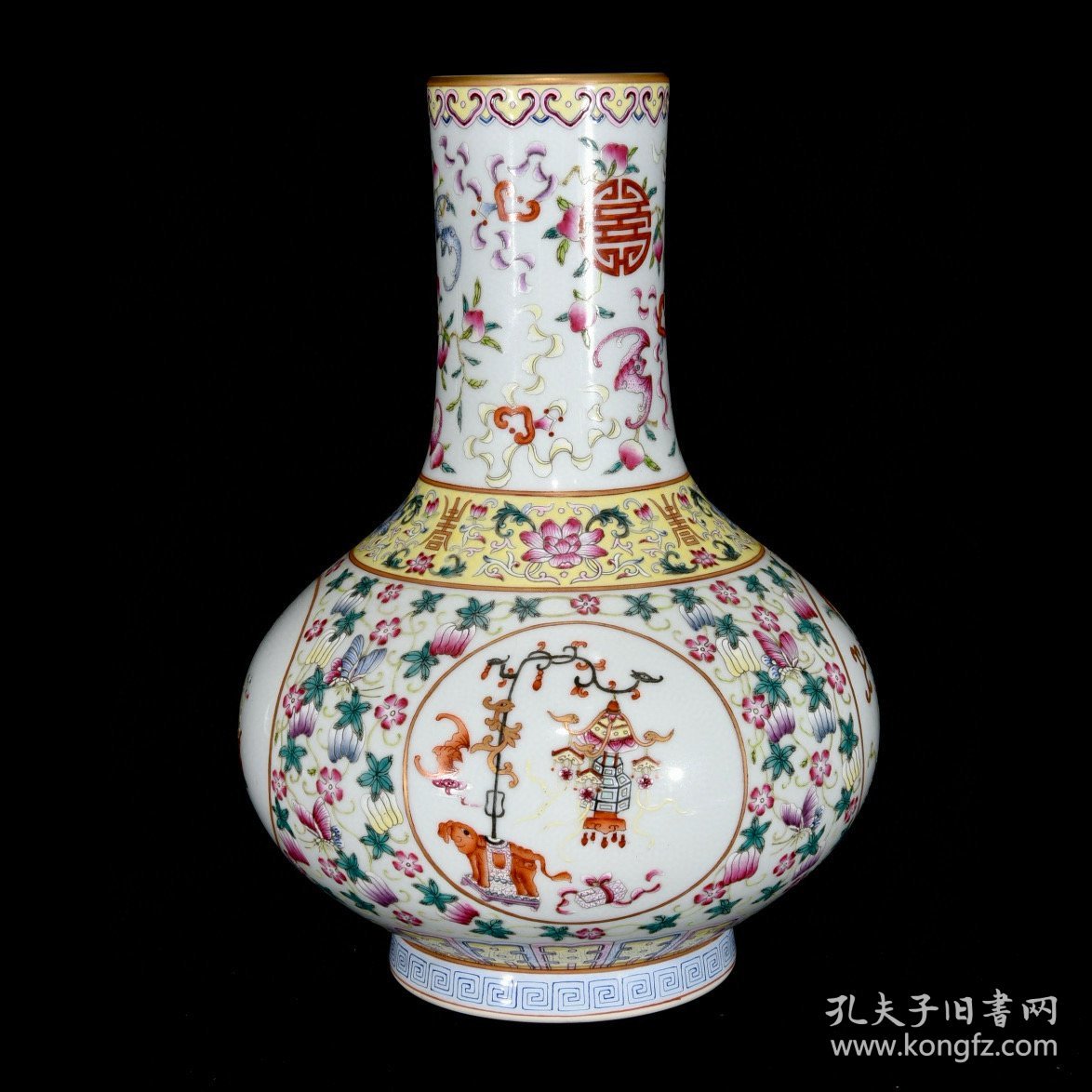 清乾隆粉彩吉祥如意纹瓶，30×22厘米