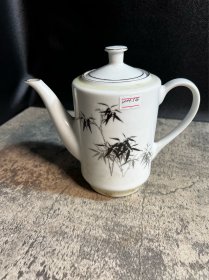 80年代，国营景德镇瓷厂，龙珠阁墨竹茶壶一把
