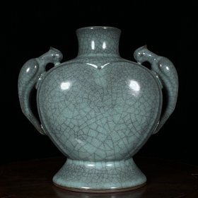 官窑双耳扁瓶，高19直径19cm