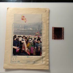 彩色照片：庆典队伍的大头娃娃 有底片1张（52） 共1张合售 档案盒H