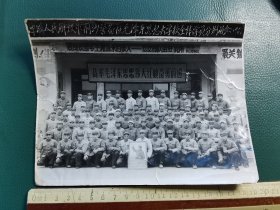 1968年湖北荆沙警备区毛泽东思想大学校全体学员分别留念