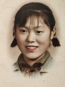 建国初期扎辫子美女