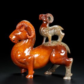 精品和田玉，玉羊，玉质细腻，包浆厚重，沁色入骨，雕工精细，局部带有红沁，品相完美，细节如图，长17.5宽7高18厘米，重1888克