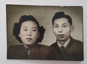 民国原版 手工上色 夫妻合影照片一张 照片尺寸13.5x9.5厘米(照片清晰 保存较好)