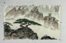 尚连璧（1928—2003），江苏丰县人，毕业于江苏省艺术师范美专、南京师范学院美术系，国家一级美术师，江苏省文史研究馆研究员。中华人民共和国农业部艺术顾问，中国美术家协会会员。师从傅抱石、陈之佛等。早年主要从事版画创作，有《黄金铺地》等作品，由中央文化部对外文化委员会收藏。大写意花鸟则得益於海派吴昌硕的滋养，生辣老到，雄浑厚重，大气磅礴。作品多次参加全国性美术作品展，出版有《尚连璧画集》。