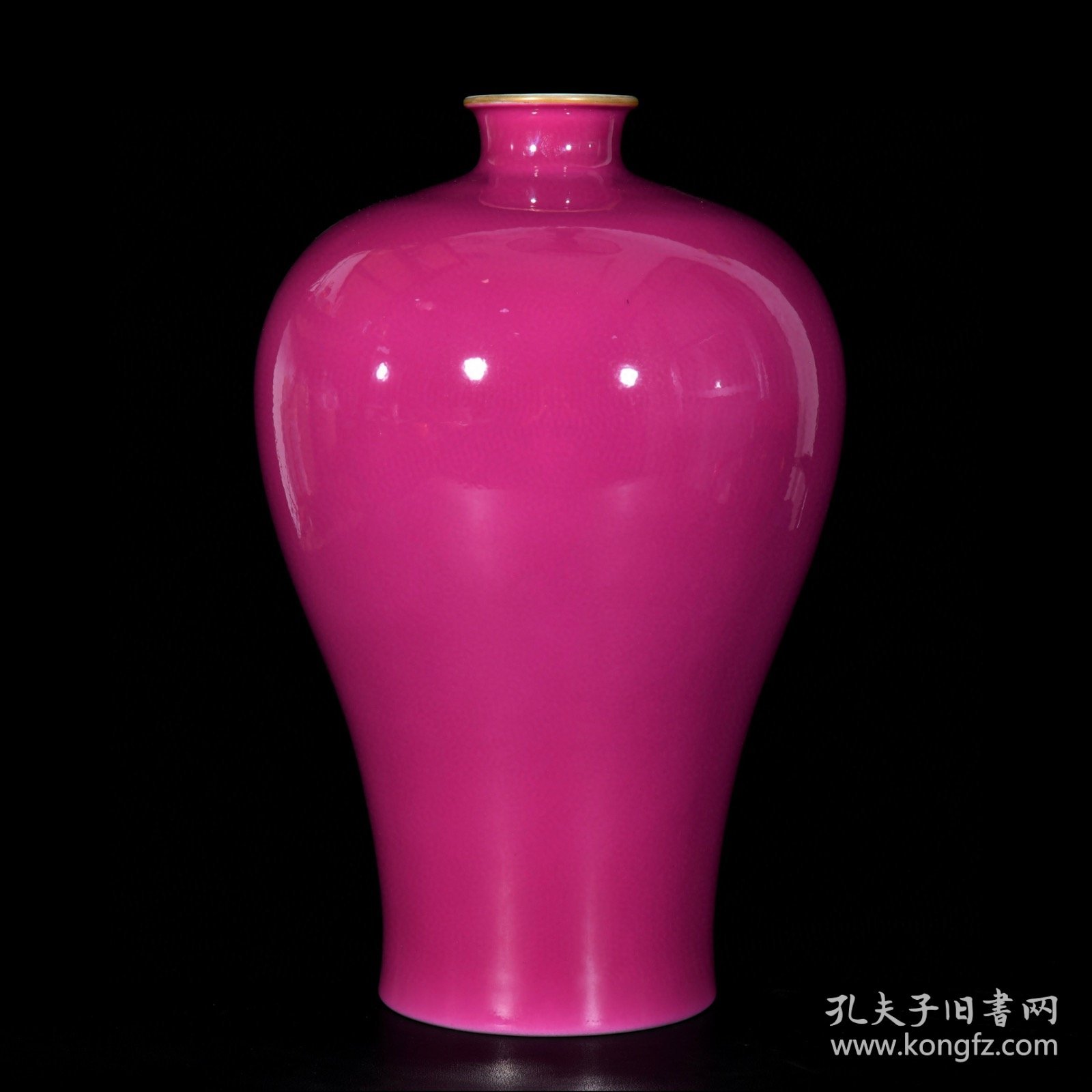 清雍正单色釉胭脂红梅瓶；30x18厘米