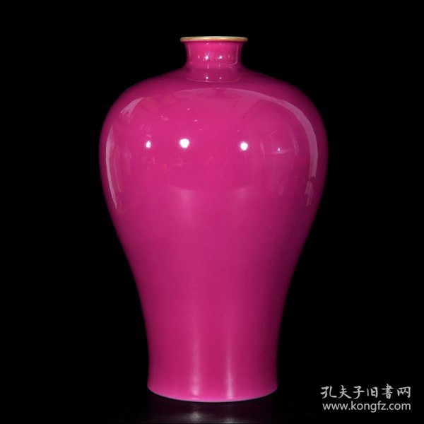清雍正单色釉胭脂红梅瓶；30x18厘米