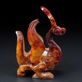 精品和田玉，朱雀摆件，玉质细腻，包浆厚重，沁色入骨，雕工精细，局部带有红沁，品相完美，细节如图，长7宽4.5高9.5厘米，重206克，