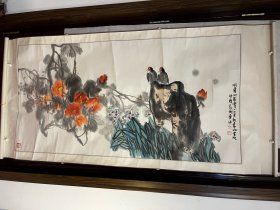 何兆明（1944 - ），云南昆明人，国画家，中国四川嘉州画院副院长。擅长山水、花鸟，其作品许多在国内外报刊杂志上发表。代表作品有《鹤舞千秋》《立足千年》《重返青衣江》等，出版有《峨眉山花鸟》《何兆明画集》二集。68X135