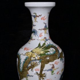 大清乾隆粉彩龙纹瓶（25×12cm）
