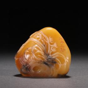 旧藏 田黄石兰花纹印章。规格：高4.5㎝宽4.9㎝厚4.2㎝重135g