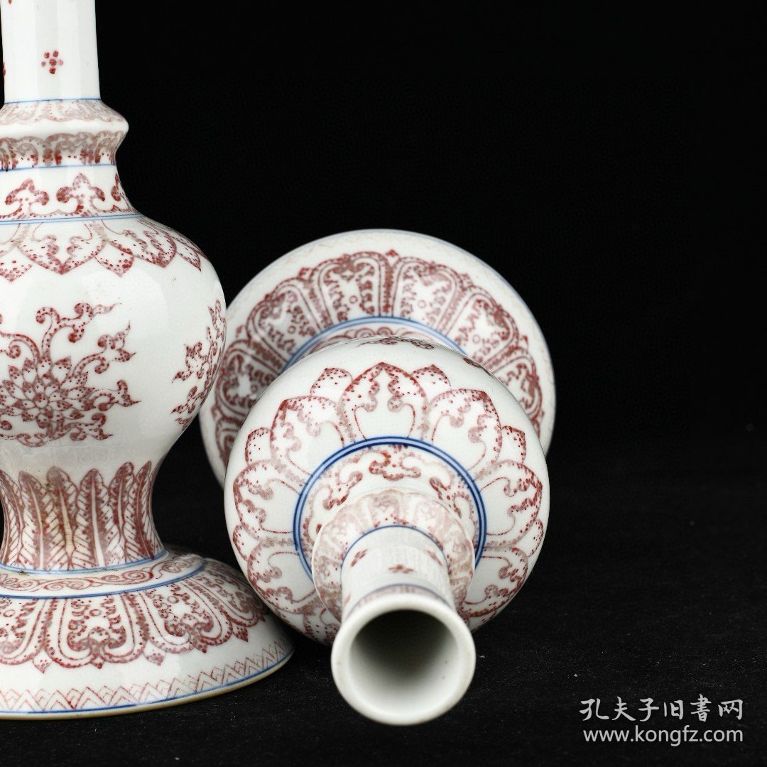 清乾隆釉里红缠枝莲芭蕉叶福寿如意纹蜡台一对规格22*12厘米